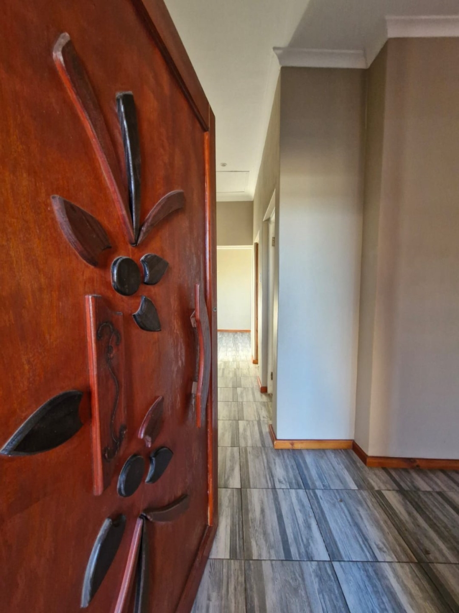 To Let 3 Bedroom Property for Rent in Overbaakens Eastern Cape